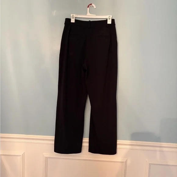 Lululemon Daydrift High-Rise Straight-Leg Trouser Medium
Short - Picture 2 of 4